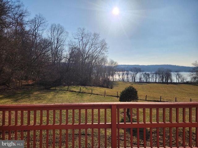 290 LOCUST GROVE RD, Bainbridge, PA 17502