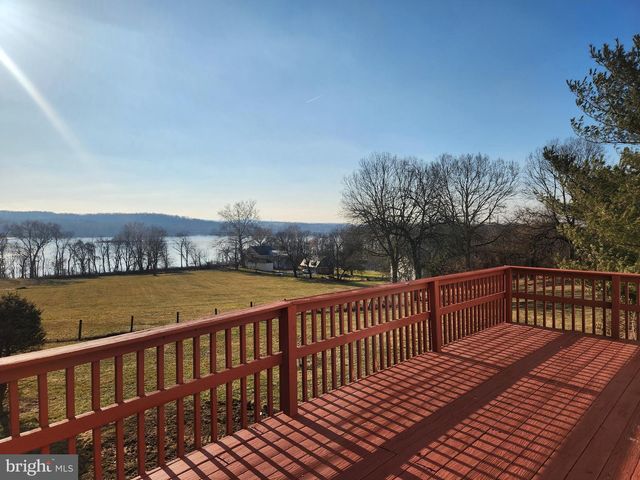 290 LOCUST GROVE RD, Bainbridge, PA 17502