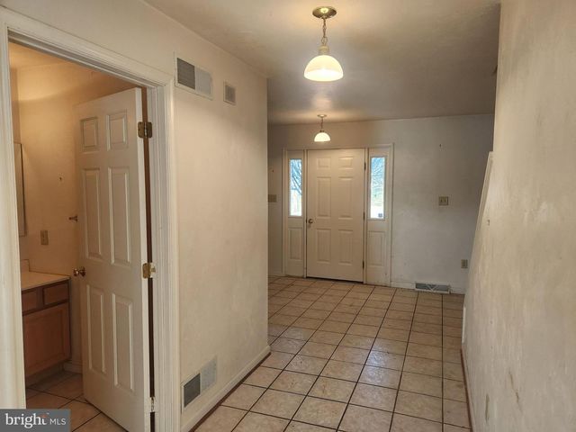 290 LOCUST GROVE RD, Bainbridge, PA 17502