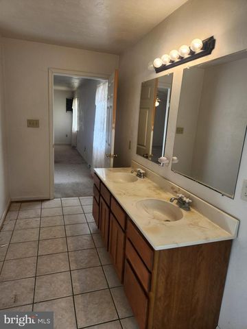 290 LOCUST GROVE RD, Bainbridge, PA 17502