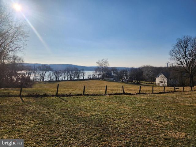 290 LOCUST GROVE RD, Bainbridge, PA 17502
