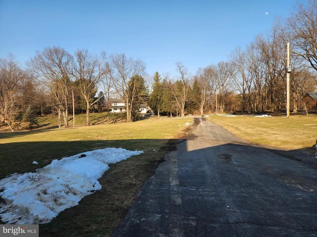 290 LOCUST GROVE RD, Bainbridge, PA 17502