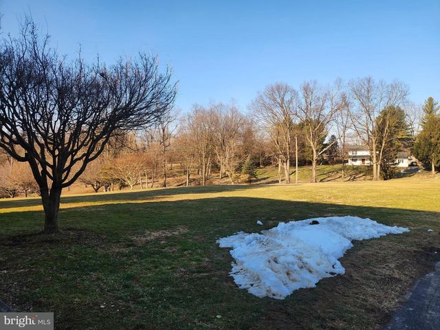 290 LOCUST GROVE RD, Bainbridge, PA 17502