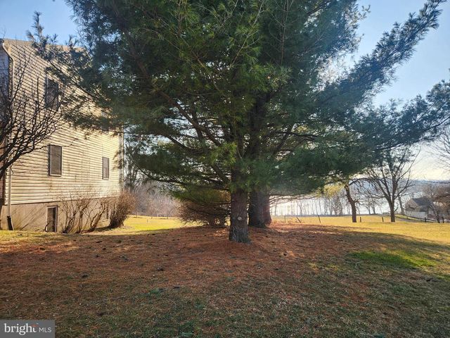 290 LOCUST GROVE RD, Bainbridge, PA 17502