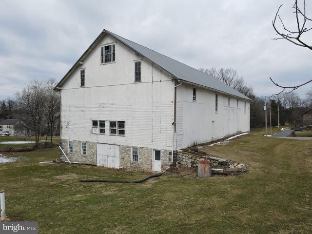 290 LOCUST GROVE RD, Bainbridge, PA 17502