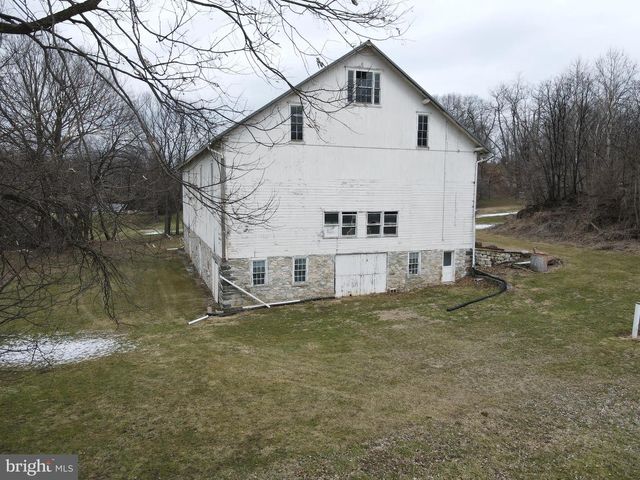 290 LOCUST GROVE RD, Bainbridge, PA 17502