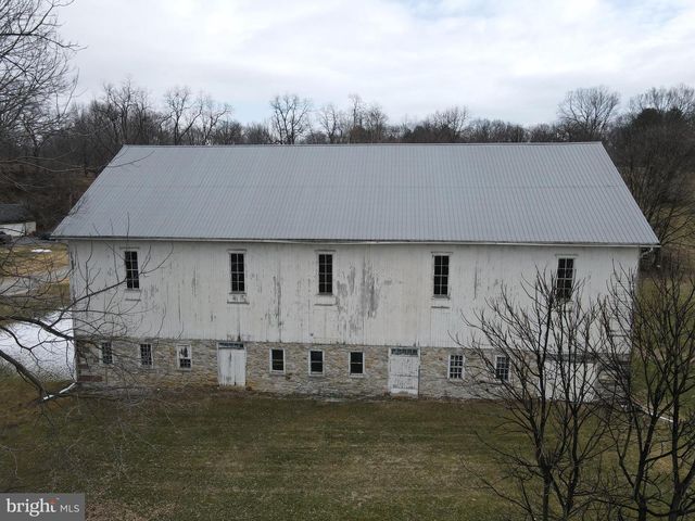 290 LOCUST GROVE RD, Bainbridge, PA 17502