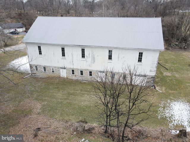 290 LOCUST GROVE RD, Bainbridge, PA 17502