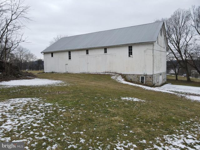 290 LOCUST GROVE RD, Bainbridge, PA 17502