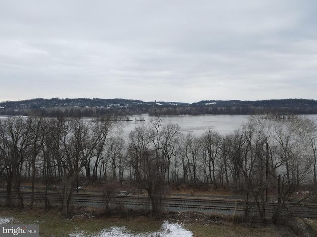 290 LOCUST GROVE RD, Bainbridge, PA 17502