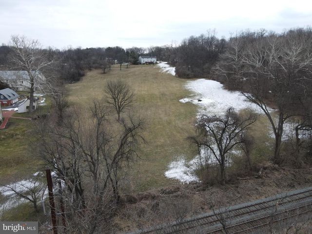 290 LOCUST GROVE RD, Bainbridge, PA 17502