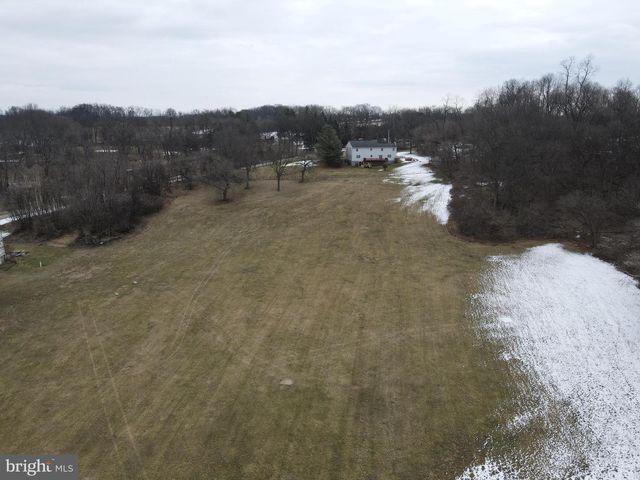 290 LOCUST GROVE RD, Bainbridge, PA 17502