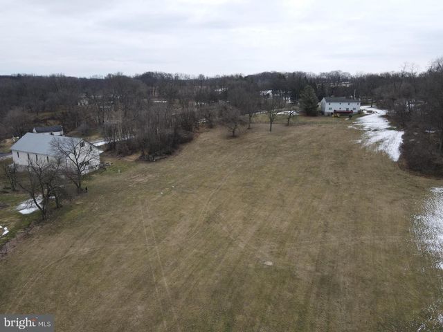 290 LOCUST GROVE RD, Bainbridge, PA 17502