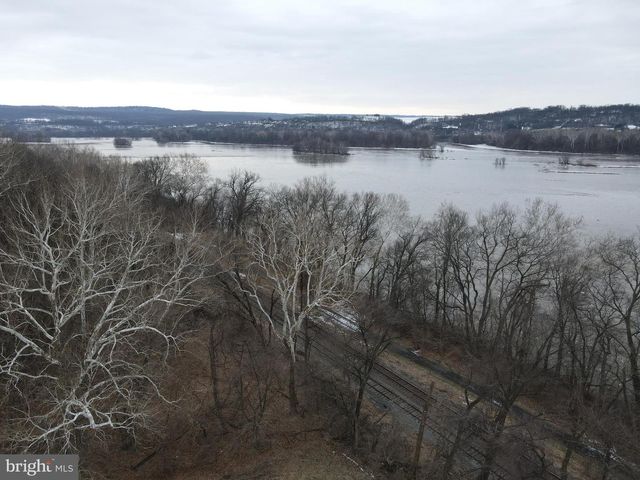 290 LOCUST GROVE RD, Bainbridge, PA 17502