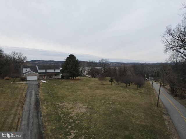 290 LOCUST GROVE RD, Bainbridge, PA 17502