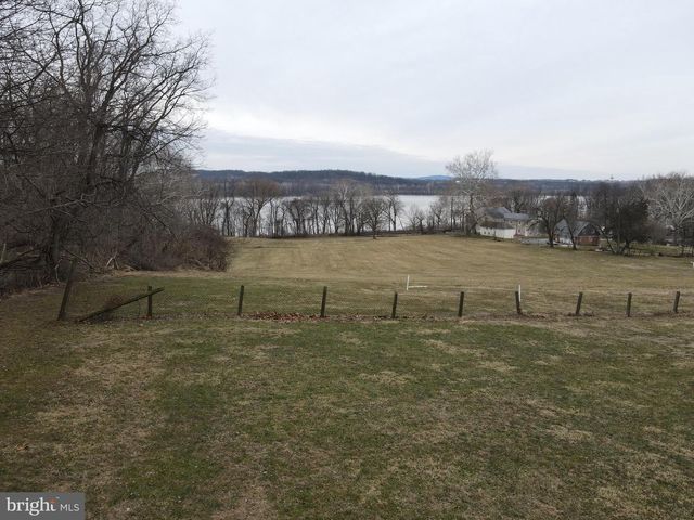 290 LOCUST GROVE RD, Bainbridge, PA 17502