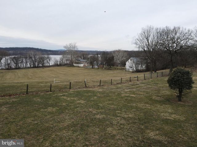 290 LOCUST GROVE RD, Bainbridge, PA 17502