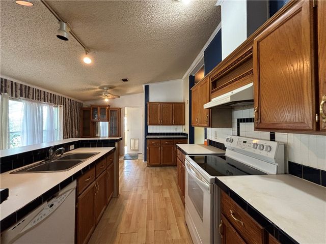 568 Jennifer, Orange Grove, TX 78372