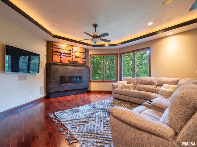 440 LINDEN Street, Pekin, IL 61554