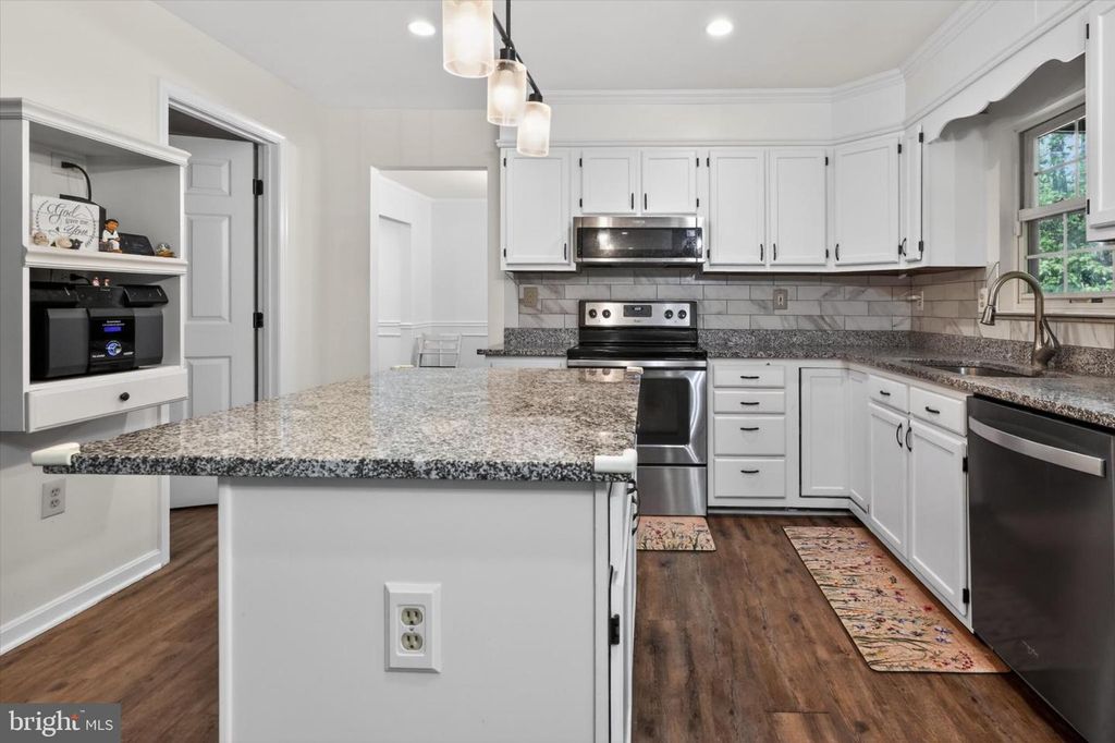Image 15 of property listing at 3170 MAYBERRY AVE, Huntingtown, MD 20639