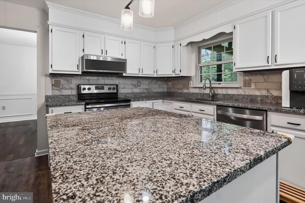 Image 16 of property listing at 3170 MAYBERRY AVE, Huntingtown, MD 20639