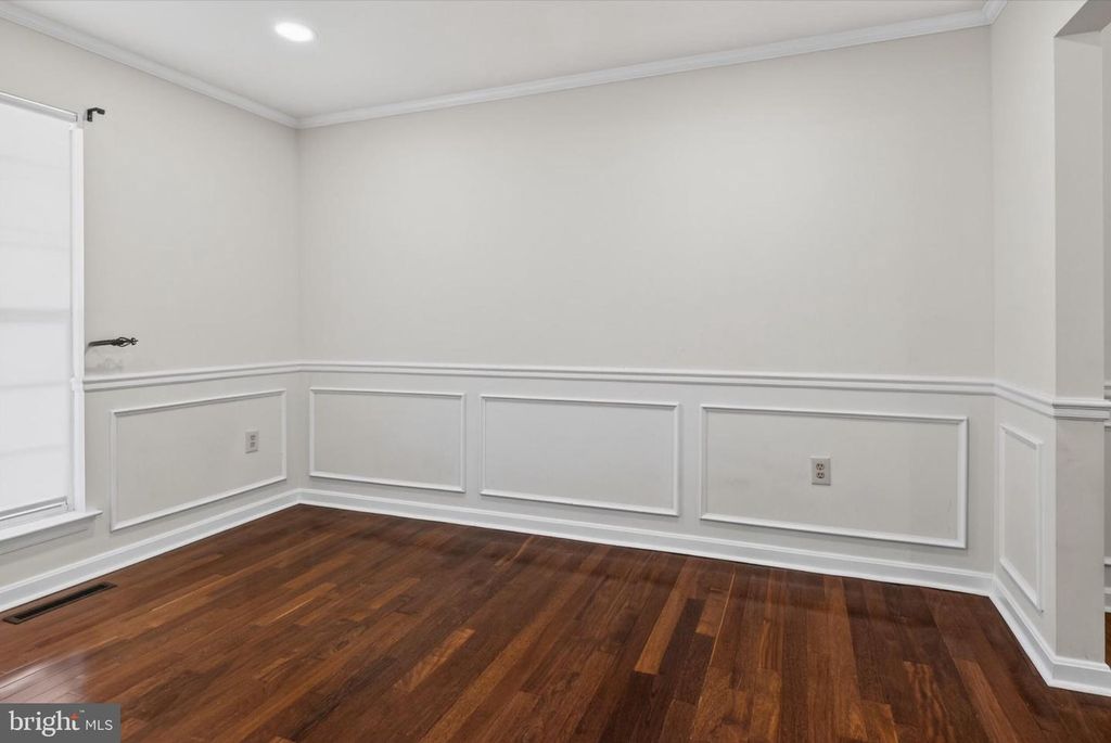 Image 7 of property listing at 3170 MAYBERRY AVE, Huntingtown, MD 20639