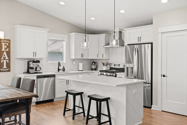 10946 Brookdale Drive, West Des Moines, IA 50266