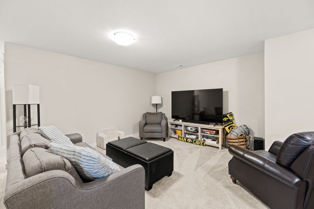 10946 Brookdale Drive, West Des Moines, IA 50266