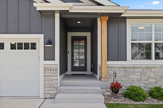 10946 Brookdale Drive, West Des Moines, IA 50266
