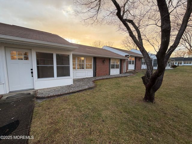 833b Inverness Court B, Lakewood, NJ 08701
