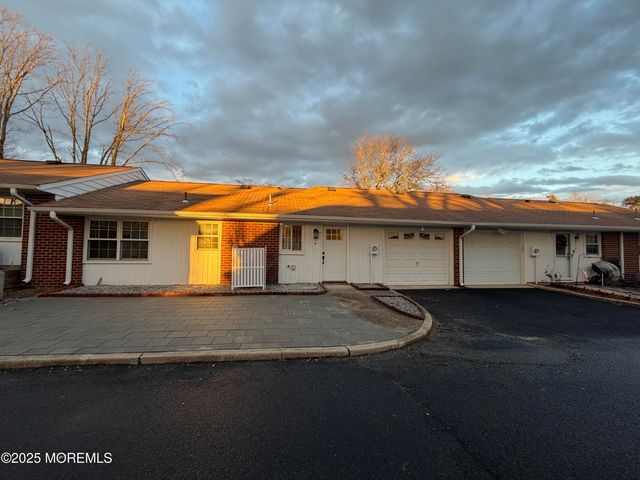 833b Inverness Court B, Lakewood, NJ 08701