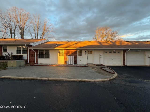 833b Inverness Court B, Lakewood, NJ 08701