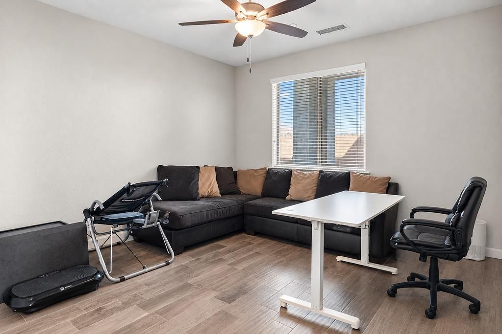 Image 10 of property listing at 19733 Desert Willow Lane, Friant, CA 93626
