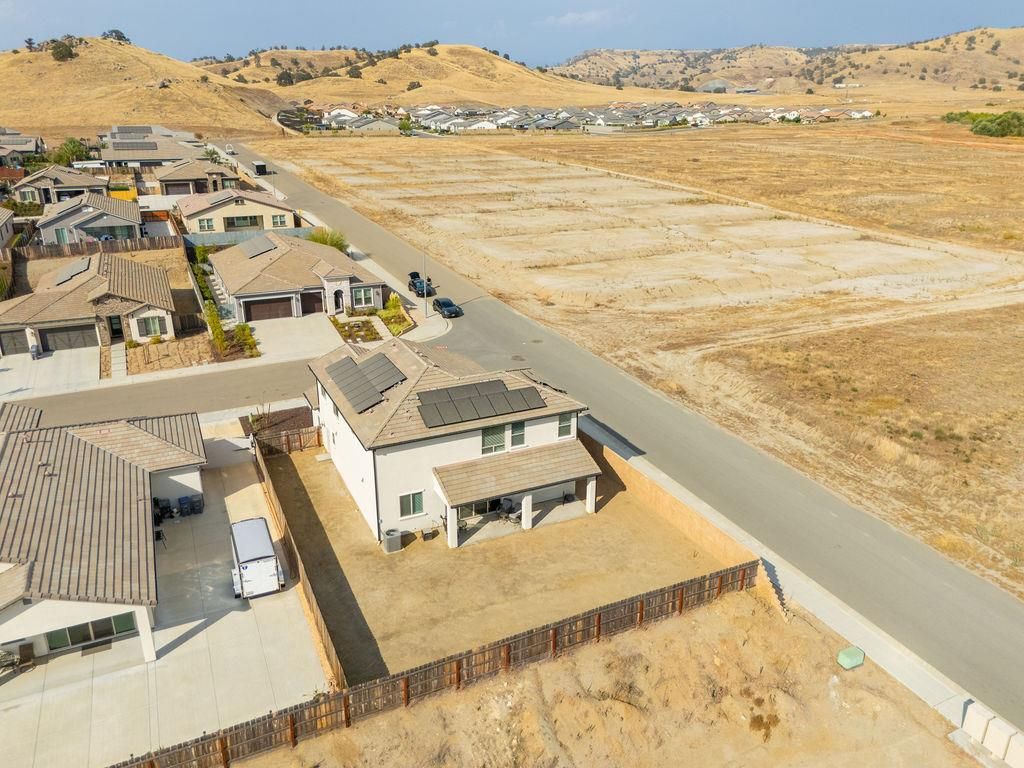 Image 12 of property listing at 19733 Desert Willow Lane, Friant, CA 93626