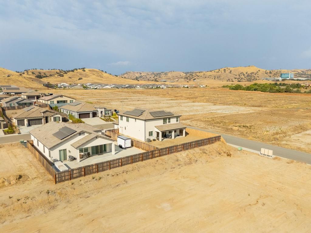 Image 14 of property listing at 19733 Desert Willow Lane, Friant, CA 93626