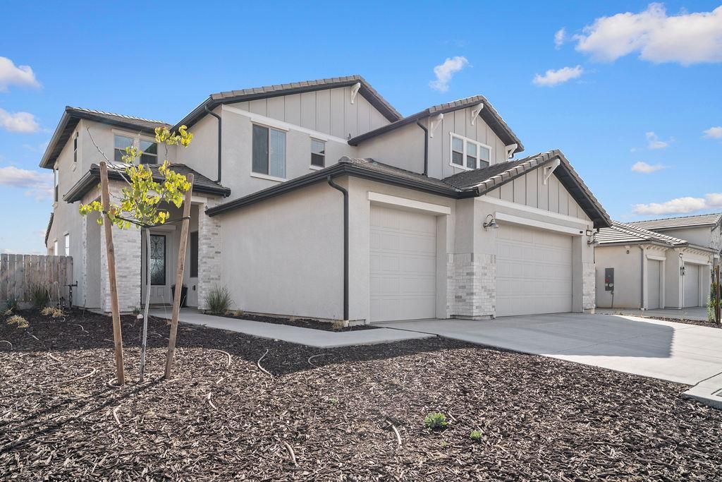 Image 2 of property listing at 19733 Desert Willow Lane, Friant, CA 93626
