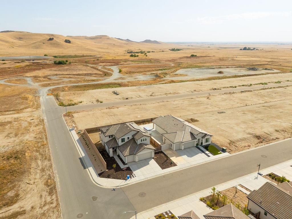 Image 22 of property listing at 19733 Desert Willow Lane, Friant, CA 93626