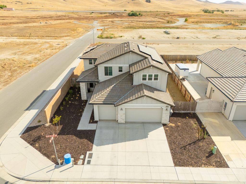 Image 3 of property listing at 19733 Desert Willow Lane, Friant, CA 93626