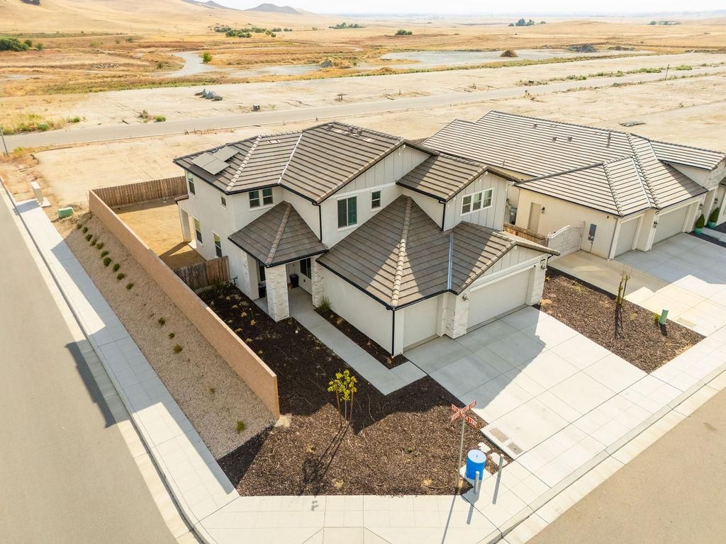 Image 4 of property listing at 19733 Desert Willow Lane, Friant, CA 93626