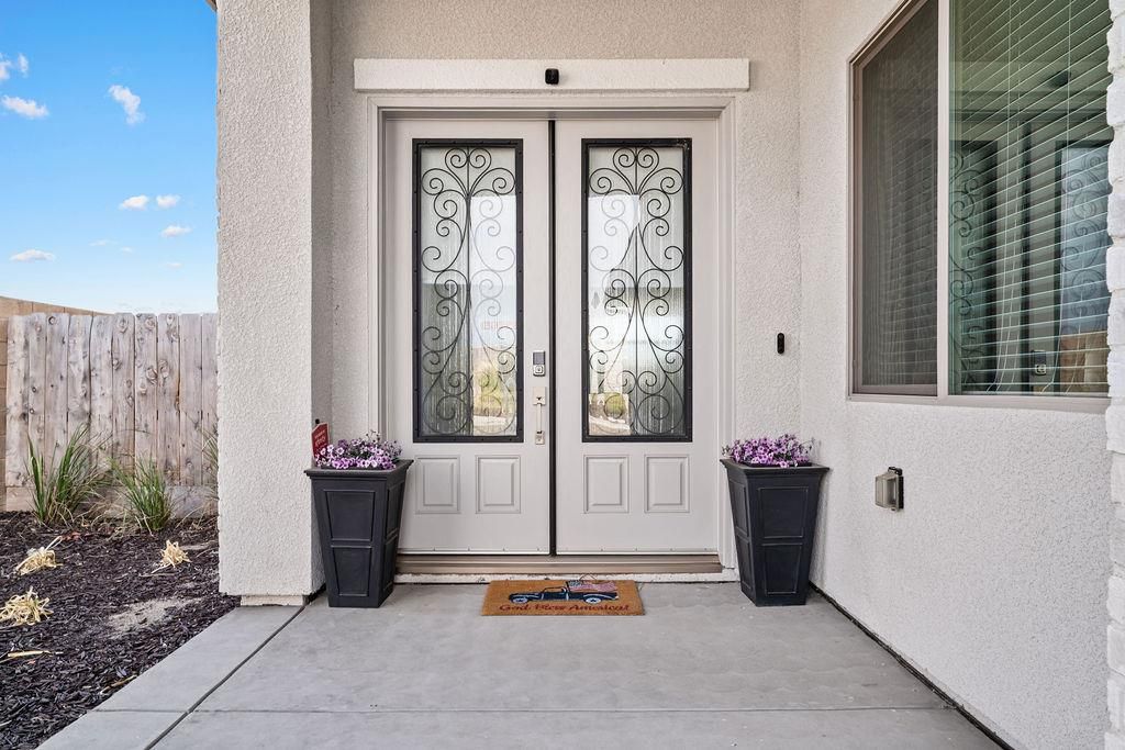 Image 6 of property listing at 19733 Desert Willow Lane, Friant, CA 93626