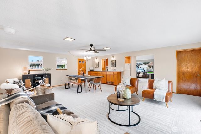 3735 NE 10th Lane, Renton, WA 98056