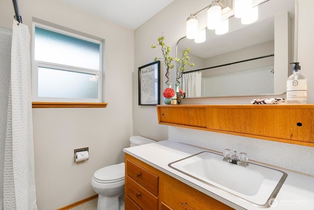 3735 NE 10th Lane, Renton, WA 98056