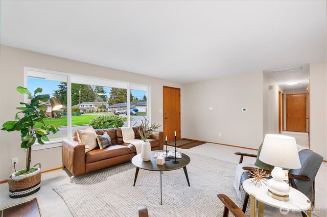 3735 NE 10th Lane, Renton, WA 98056