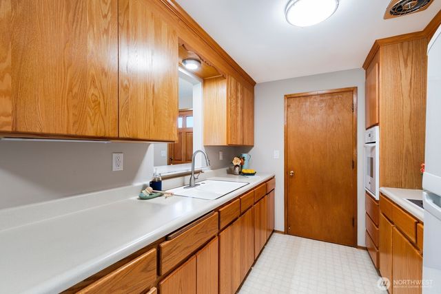 3735 NE 10th Lane, Renton, WA 98056