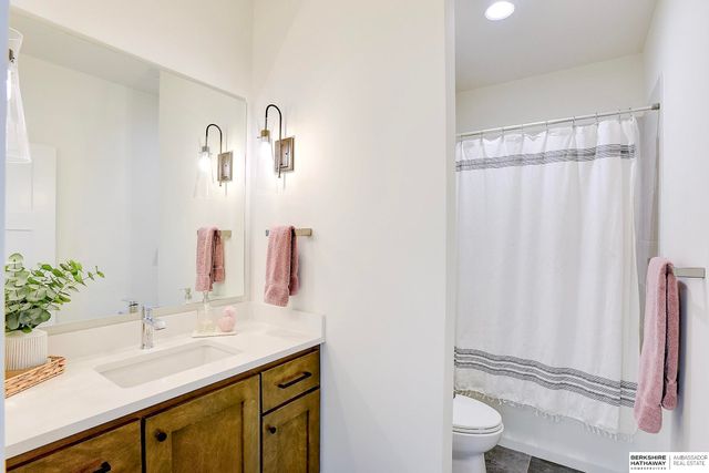 7904 N 166th Street, Bennington, NE 68007