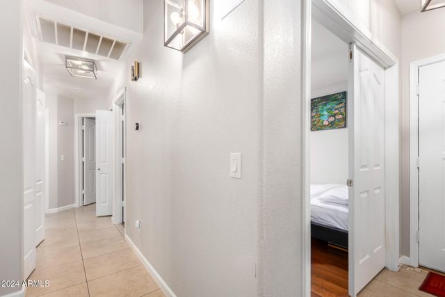 4847 E ABRAHAM Lane, Phoenix, AZ 85054