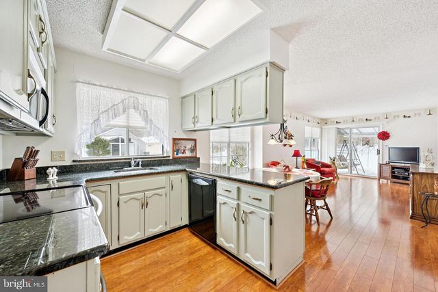 180 BUCKINGHAM DR, Southampton, NJ 08088