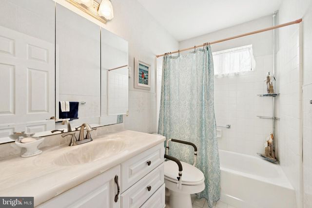 180 BUCKINGHAM DR, Southampton, NJ 08088