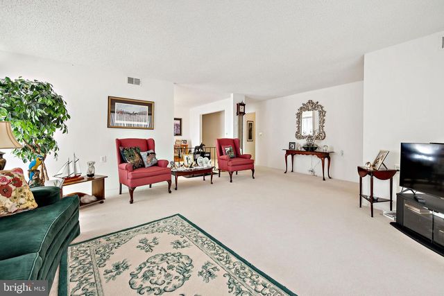 180 BUCKINGHAM DR, Southampton, NJ 08088