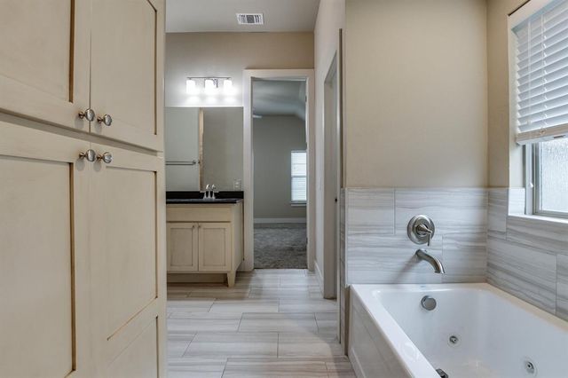 1221 Pebble Pond Drive, Norman, OK 73071